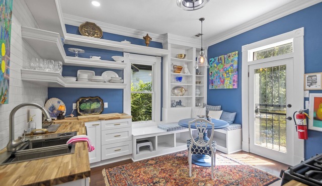 Tranquil Hillcrest cottage close to most attractions in charming Little Rock