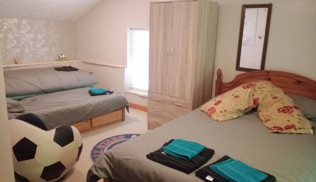 Tranquil Hillside Cottage Retreat