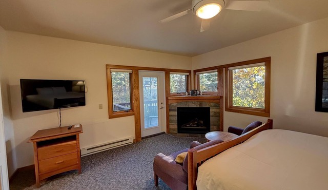 Tranquil Hillside Lower 1BR Guestroom in Lutsen