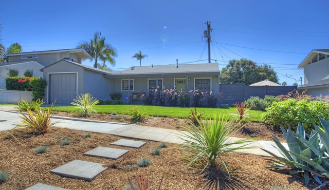 Tranquil Hip Indoor/Oudoor Living. Just Blocks from Sand.