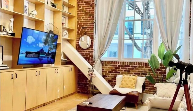 Tranquil Historical clocktower loft with parking lot in San Francisco