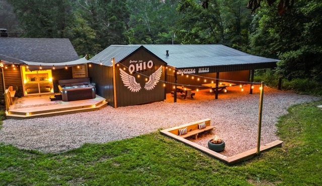 Tranquil Hocking Hills Cabin For 4: Hot Tub, Games