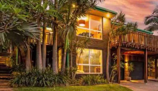 Tranquil holiday home. Short drive to wedding & event venues.nChild Friendly