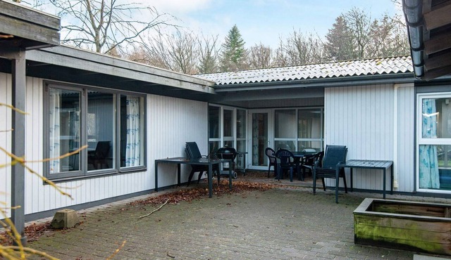 Tranquil Holiday Home in Glesborg with Jacuzzi and Sauna
