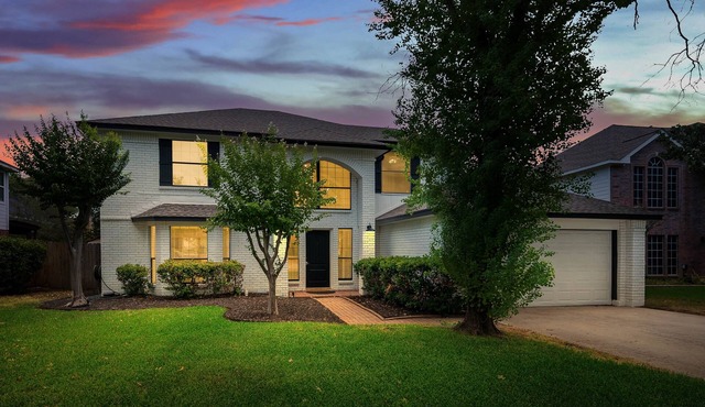 Tranquil home, sleeps 8 with pool in Flower Mound