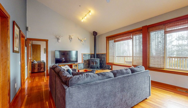 Tranquil home with free WiFi and full kitchen