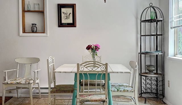 Tranquil hotel with 4 beds, Full kitchen, Living Room, Dining Room in Paonia