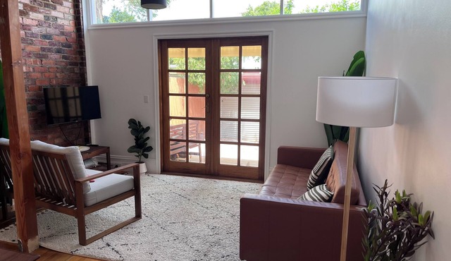 Tranquil house in vibrant Brunswick, close to City.