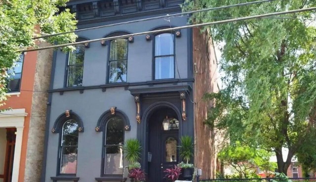 Tranquil In-Town Garden Carriage House, No pet fee