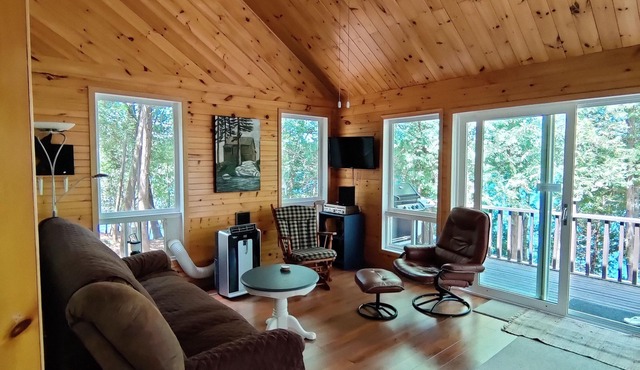 Tranquil Island Cottage on the Rideau Waterway (Boat Required for Access)