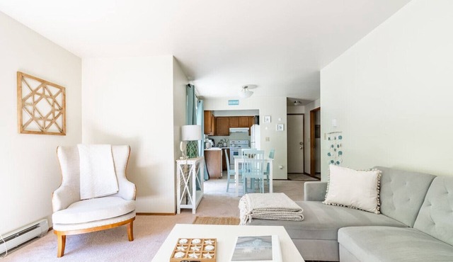 Tranquil king bed suite near ocean