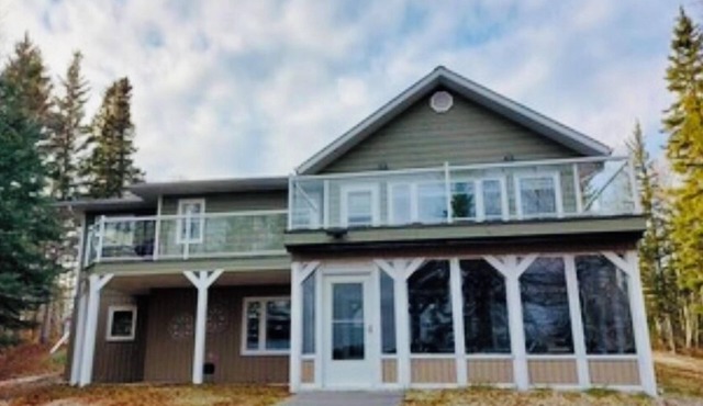 Tranquil Lakefront Heron House