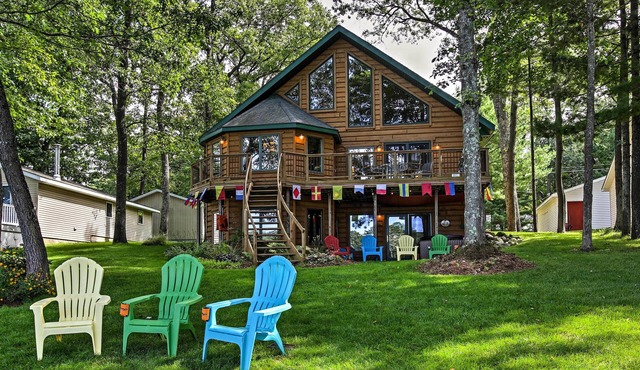 Tranquil Lakefront Log Home with Fireplace, Private Dock and Hot Tub!
