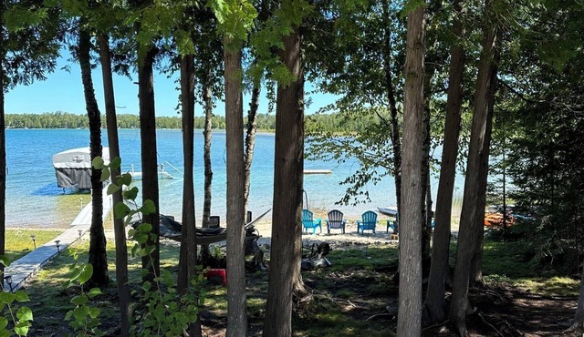 Tranquil Lake Esau Cottage, Presque Isle Harbor Area. Private Community
