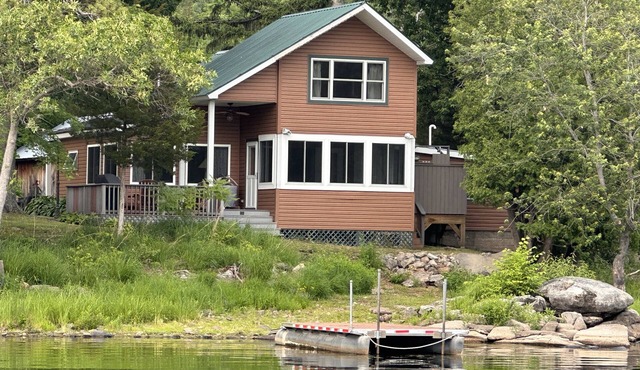 Tranquil lake front cabin on Black Lake