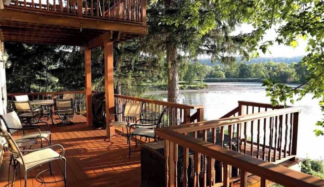 Tranquil lake home