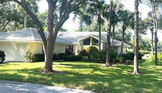 Tranquil Lake view 2 Bedroom 2 bath Villa in Myrtle Trace