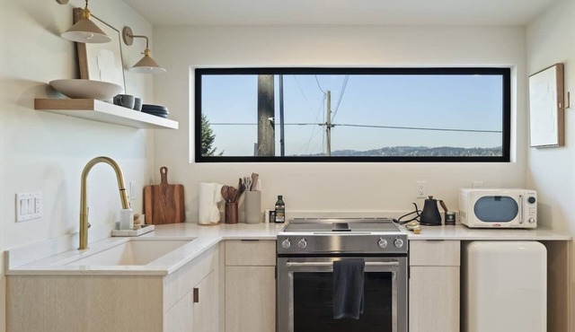 Tranquil Lake View Guest Retreat