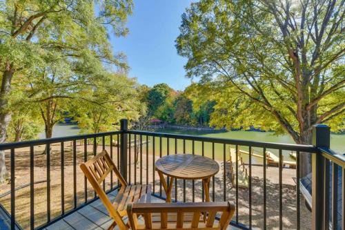 Tranquil Lakefront Carriage House with Dock