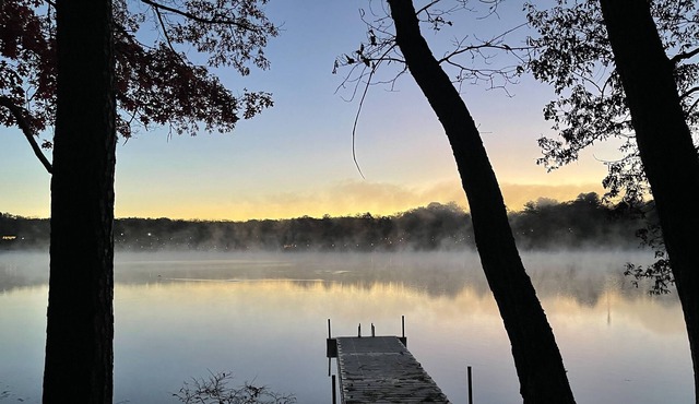 Tranquil Lakefront Getaway ~ King Master~ Backyard