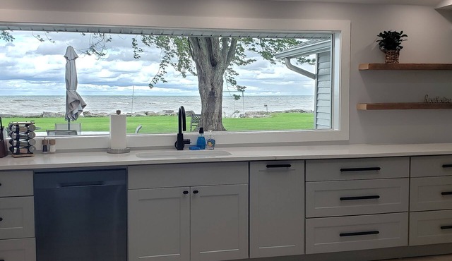 Tranquil Lakefront home. Premium accommodations, newly remodeled