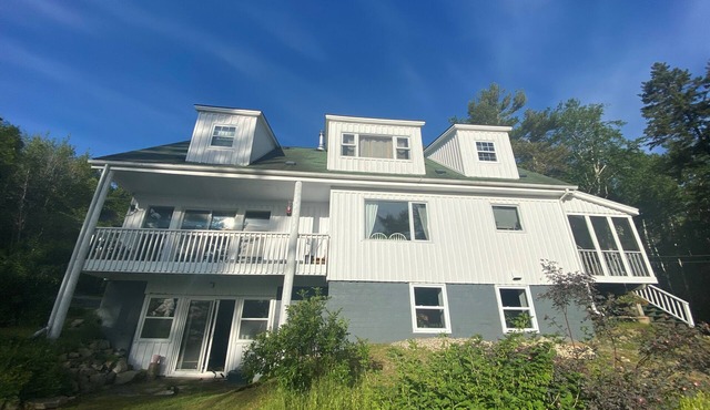 Tranquil Lakefront Property, Situated in the Heart of the South Shore