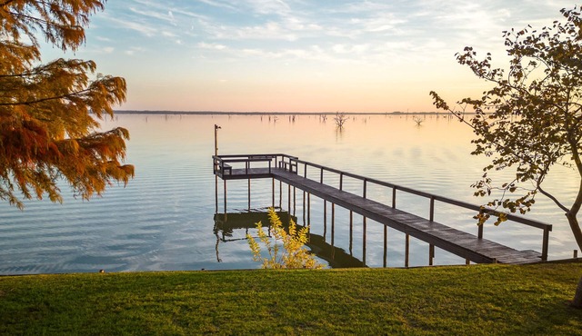 Tranquil Lakefront Retreat with Boat Dock - Richland Chambers Lake