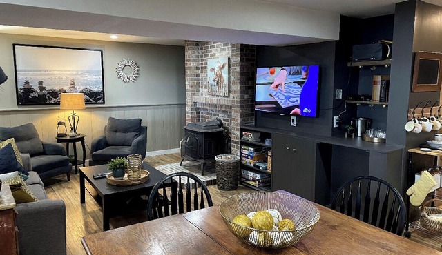 Tranquil Lakeside Retreat central to Halifax, Annapolis Valley and Ski Martock