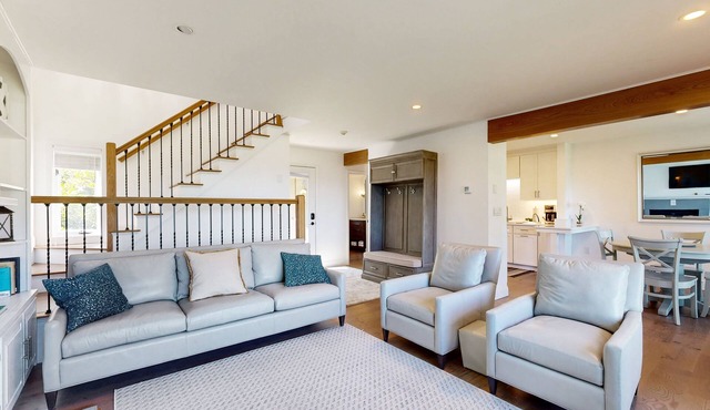 Tranquil lakeside retreat with beach access, pool, firepit, & lovely patio views
