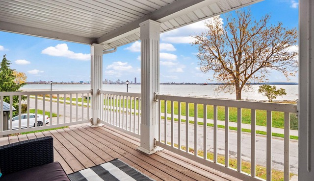Tranquil Lakeview Oasis Balcony WIFI Free Parking