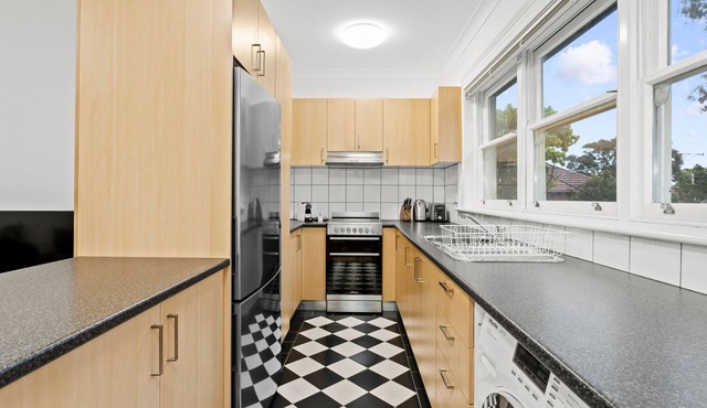 Tranquil Living in Victorian Style Apartment