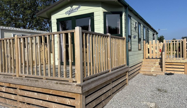 Tranquil Lodge, 2 Bed, Sleeps 4, Free Parking