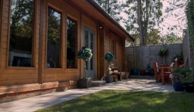 Tranquil log Cabin With Private Garden