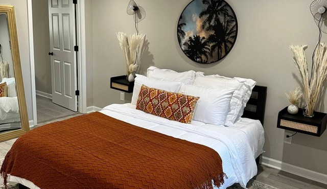 Tranquil Lower level suite w/Private entrance