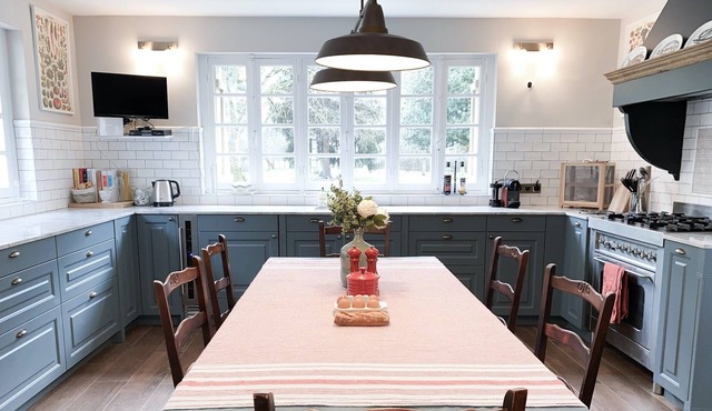 Tranquil & luxurious 4BD + 3BA country house in the wine region of Sancerre