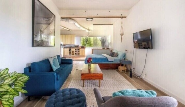 Tranquil Modern 1 bedroom in-law unit in the Oakland Trees