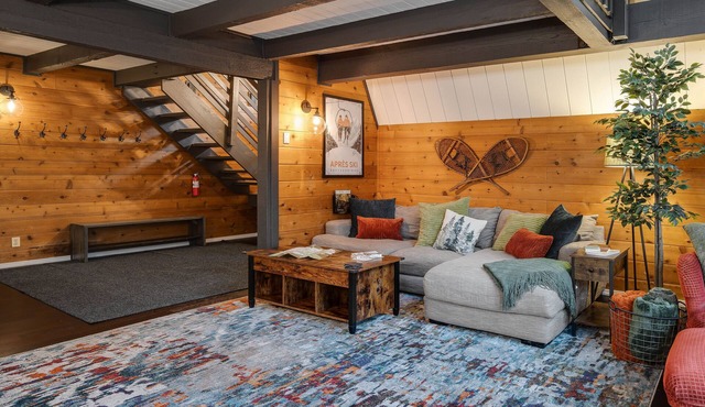 Tranquil modern hike + ski Breck cabin w/Fast WiFi, HotTub, FirePit, 2 Kitchens