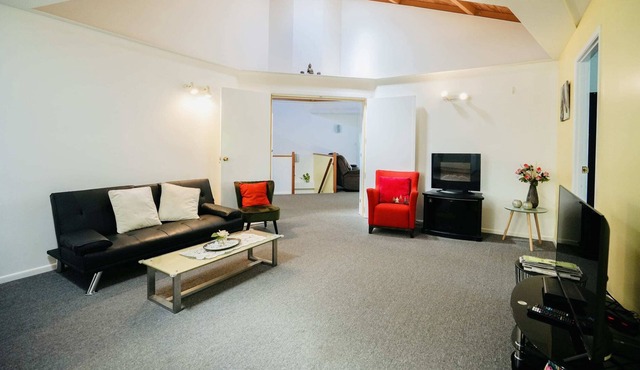 Tranquil Mountain Escape / Tamborine Mountain