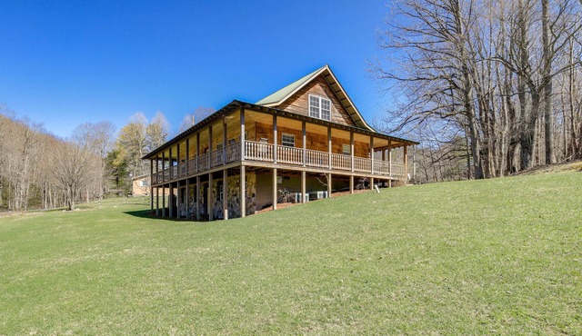 Tranquil Mountain Getaway in Troutdale: Game Room!