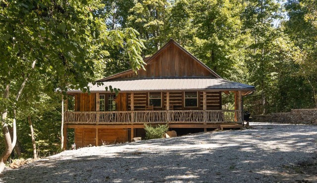 Tranquil Mountainside Cabin in Charming Mountain View with AC