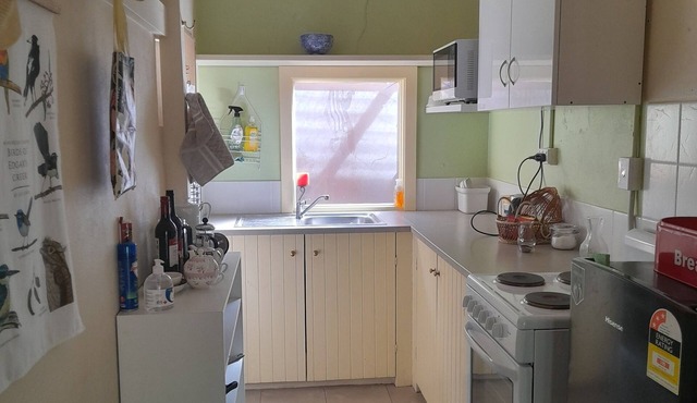 Tranquil nature retreat, 6 mins. drive to shops and seaside town