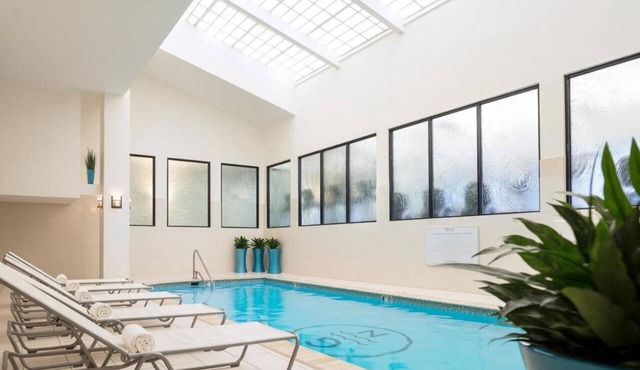 Tranquil Newport Getaway: Four Serene Waterview Rooms | Pets are Allowed