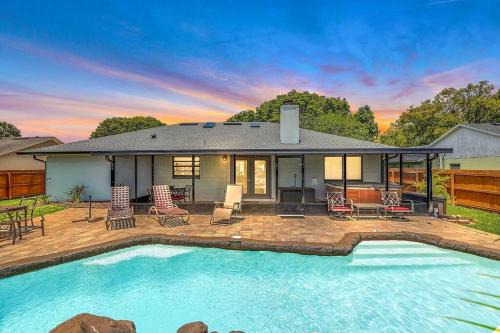 Tranquil Oasis 4BR Pool Home
