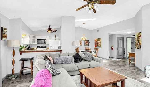 Tranquil Oasis: 4BR Pool Home