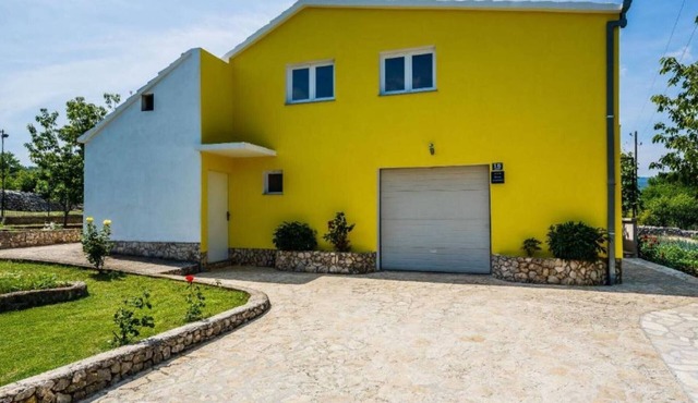 Tranquil Oasis Holiday Home Primorski Dolac with Pool - Three Bedroom Holiday Home with Pool