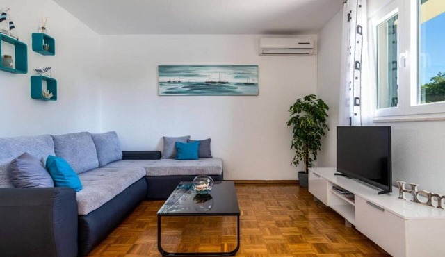 Tranquil Oasis Holiday Home Primorski Dolac with Pool - Three Bedroom Holiday Home with Pool