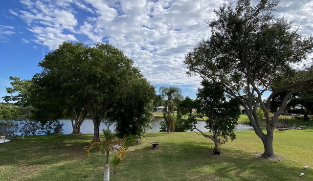 Tranquil oasis on Palma Sola Bay! 3 miles from Anna Maria Beach