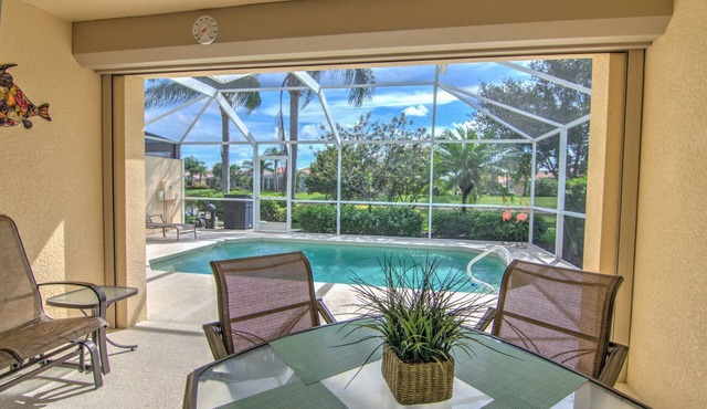 Tranquil Oasis: Unwind in Naples' Hidden Gem With Amazing Amenities!