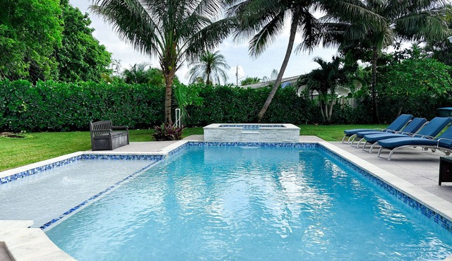 TRANQUIL PALM BEACH 5BR/4BA HOME - PRIVATE POOL - HOT TUB - HOME THEATER