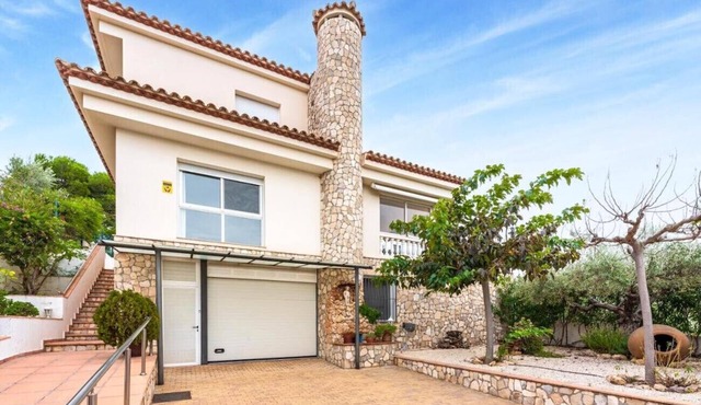Tranquil Paradise, Private Pool - only 200m to beach!